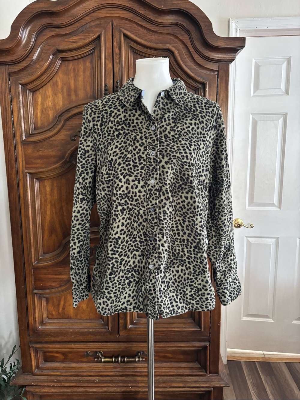 Tommy Bahama Leopard Print Button Up corduroy women's shirt